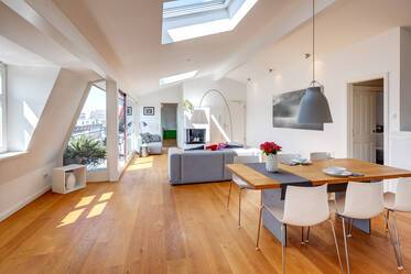 Top möblierte Dachgeschosswohnung mit Balkon & Duplexgarage