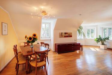 Charmante, lichtdurchflutete Dachgeschosswohnung
