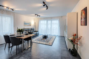 Helle 3-Zimmer Wohnung, neuwertig möbliert