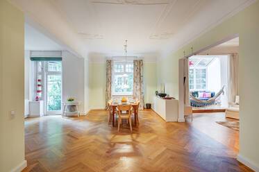 Repräsentative 4-Zimmer Altbauwohnung in Bestlage 