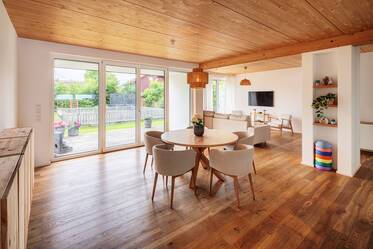 Modernes Familienhaus mit Garten