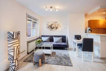 Trudering: Neu möbliert mit Balkon  