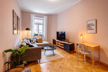 Altbauwohnung mit neuer Einrichtung in begehrter Lage