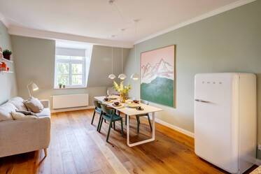 Altbau: Erstbezug, neu möbliert und renoviert