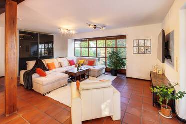 Familienfreundliche Doppelhaushälfte mit Garten