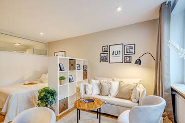 Überwiegend neu möbliertes Apartment 