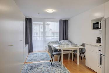 Überwiegend neu möbliertes Apartment 