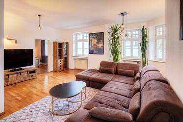 Frisch renoviert: Hochparterre-Wohnung mit großer Terrasse