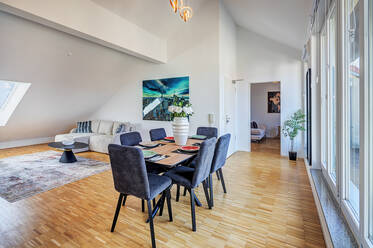 Moderne Dachgeschosswohnung in Aschheim