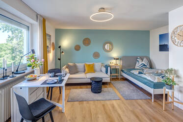 Fasanerie: Überwiegend neu möblierte 1-Zimmer Wohnung