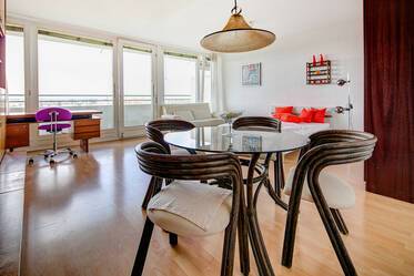 Großzügig möblierte 1-Zimmer-Wohnung (48m²) mit Blick bis zu den Alpen