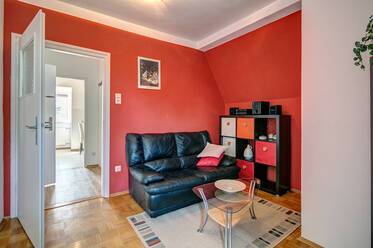 Gemütliche Dachgeschosswohnung, komplett ausgestattet