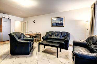 Parkstadt Schwabing: Schöne möblierte 2-Zimmer Wohnung | opt TG-Stellplatz