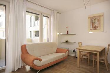 Münchner Freiheit: ruhige Wohnung mit Balkon