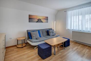 Freundliche Dachgeschosswohnung auf Zeit in Ottobrunn