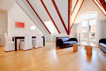 Großzügige und lichtdurchflutete DG-Maisonettewohnung 