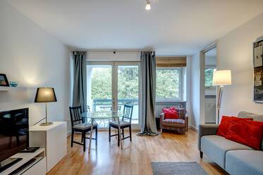 Wohnen auf Zeit: mit Balkon, Sauna und Pool im Haus