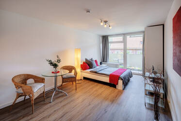Hell und freundlich möbliert mit West-Balkon
