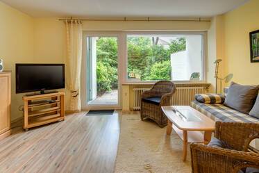 Direkt am Harras (U6 / S7) - Helle Wohnung mit Tageslichtbad, Terrasse und kleinem Garten