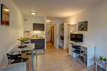 Möbliertes Apartment mit Balkon zum Innenhof
