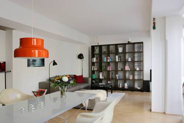 Sehr schöne möblierte 3-Zimmer Dachterrassenwohnung in München Westend mit zwei Duplex-Tiefgaragen