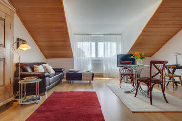 Großzügige, möblierte Wohnung 