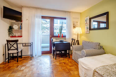 Sehr schönes Apartment in grüner Innenhoflage