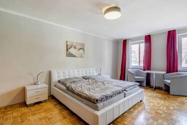 Helle und komplett möblierte Wohnung