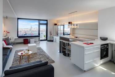Premium: Traumblick von der Stadt bis zu den Alpen, stylische 2-Zimmer-Wohnung mit 2 Balkonen