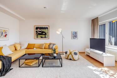 Sehr, schöne neu-neuwertig möbl. Wohnung