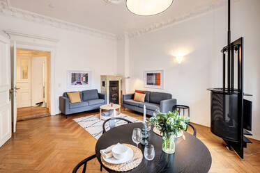 Helle 2-Zimmer Altbauwohnung in Bestlage 