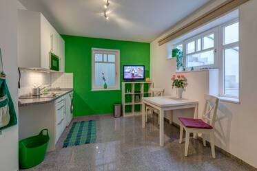 Sehr schöne, voll möblierte Souterrainwohnung 