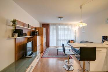 Schöne helle teilrenovierte 1-Zi-Wohnung mit Balkon in Berg-am-Laim 