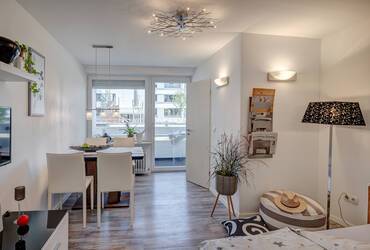 Möbliertes Apartment mit Westloggia, Nähe BMW