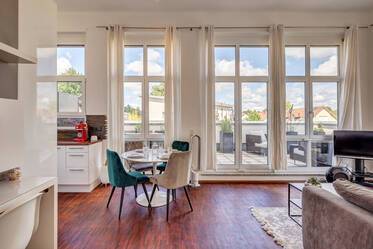 Sonnige möblierte Dachterrassenwohnung auf Zeit mieten