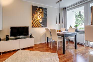Helles und modernes Apartment mit Balkon