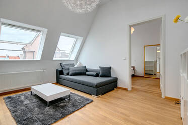 Möblierte 2,5-Zimmer-Dachgeschosswohnung