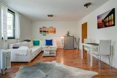Freimann: Schönes Apartment mit guter U-Bahn Anbindung und schönem Balkon 