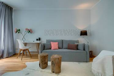 Sonnige Terrassenwohnung mit stilvoller Möblierung