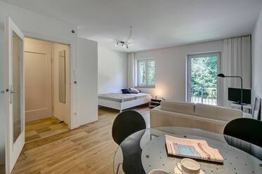 Elegant möblierte Wohnung mit Balkon 