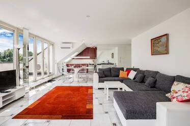 Lichtdurchflutete Dachterrassenwohnung zur Miete