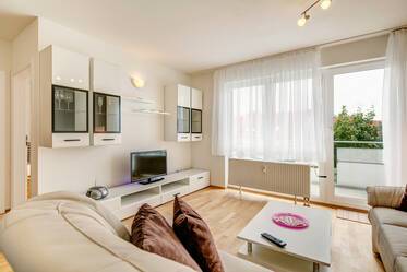 Grasbrunn Neukeferloh, östlich von München: Schöne möblierte 2-Zimmer Wohnung mit Internet, TG-Stellplatz