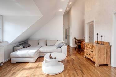 Sonnige Wohnung mit Balkon, Nähe U-Bahn U5