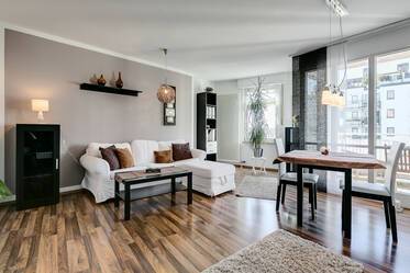 Schöne, helle Wohnung mit Südwest-Loggia