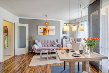 Schöne, helle Wohnung mit Südwest-Loggia