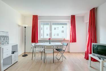Nähe Kolumbusplatz, Apartment mit Wannenbad