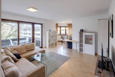 Helle, möblierte Wohnung in Freimann