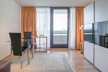 Panoramablick über München: 1-Zi-Apartment mit Internet-Flat und Balkon am Olympiapark