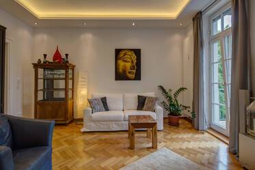 Altbauwohnung mit hohen Räumen und Parkettboden