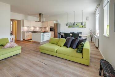 Hochwertig ausgestattete Altbauwohnung